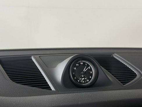 New 2026 Porsche Macan image 32