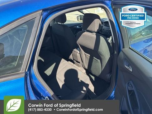 Used 2018 Ford Focus SE w/ SE Appearance Package image 9