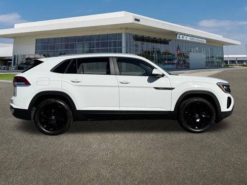 Used 2025 Volkswagen Atlas Cross Sport SE image 12
