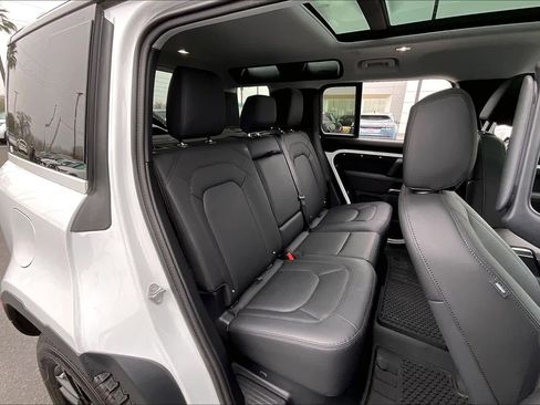 Used 2025 Land Rover Defender 110 S image 30
