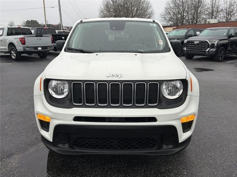 Used 2023 Jeep Renegade Latitude image 3