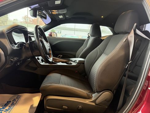 Used 2022 Dodge Challenger SXT w/ Driver Convenience Group image 12