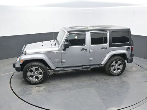 Used 2018 Jeep Wrangler Unlimited Sahara AWD/4WD image 41