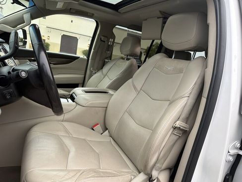 Used 2019 Cadillac Escalade ESV Luxury image 13