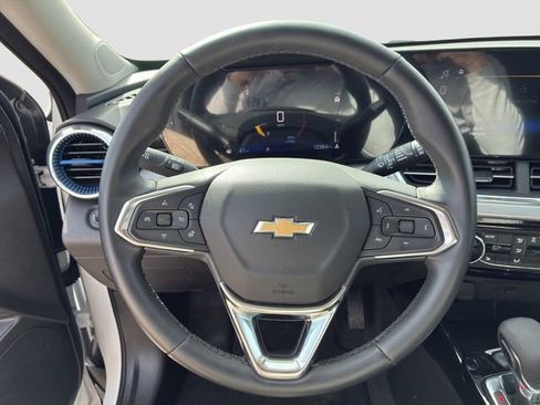 Used 2025 Chevrolet Trax LT w/ Driver Confidence Package image 18