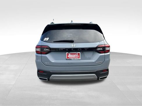 Used 2024 Honda Pilot Touring image 4