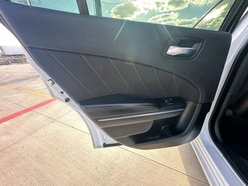 Used 2015 Dodge Charger SXT image 31