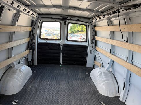 Used 2024 GMC Savana 2500 w/ Driver Convenience Package image 14