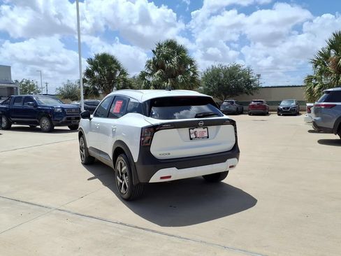 Used 2026 Nissan Kicks SV FWD image 3