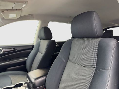 Used 2018 Nissan Pathfinder SV image 15