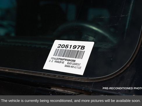 Used 2023 Jeep Wrangler Unlimited Sahara image 18