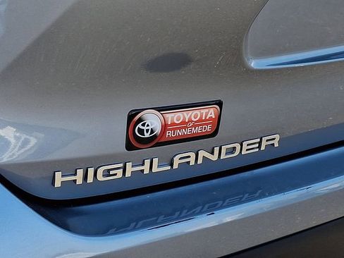 Used 2023 Toyota Highlander XLE image 31