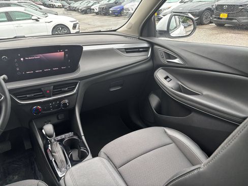 Used 2025 Buick Encore GX Preferred FWD image 30
