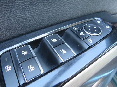 Used 2022 Nissan Pathfinder Platinum w/ Cargo Package image 38