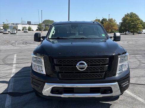 Used 2021 Nissan Titan SV w/ SV Convenience Package AWD/4WD image 2