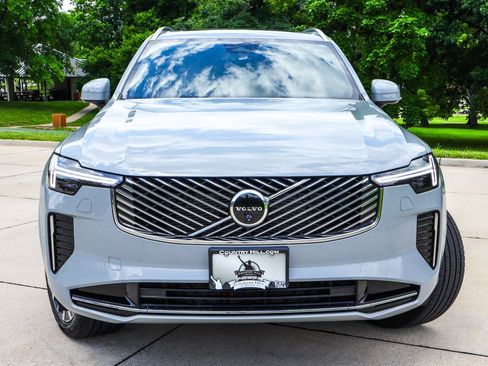 Used 2025 Volvo XC90 B5 Plus AWD/4WD image 18