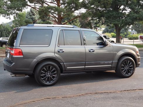 Used 2015 Lincoln Navigator 4WD image 4