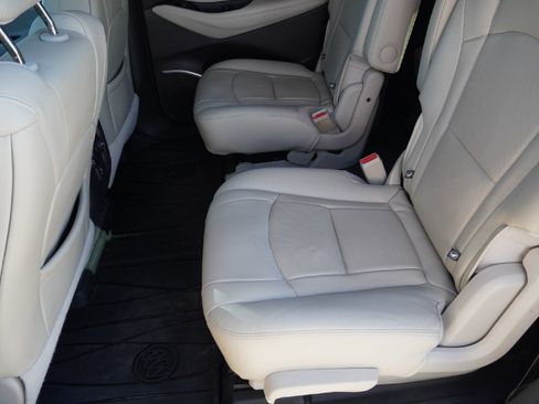 Used 2020 Buick Enclave Essence image 26