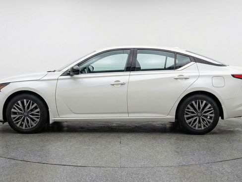 Used 2025 Nissan Altima 2.5 SV FWD image 5