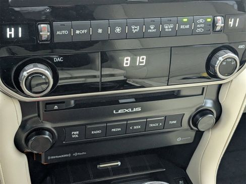 Used 2022 Lexus GX 460 Premium w/ Premium Package image 23