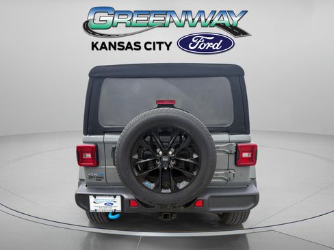 Used 2023 Jeep Wrangler Unlimited Sahara w/ Cold Weather Group AWD/4WD image 7