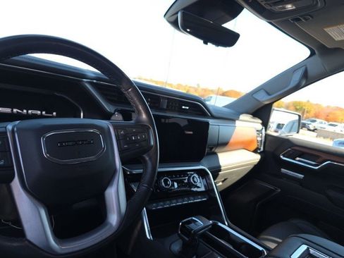 Used 2022 GMC Sierra 1500 Denali w/ Denali Reserve Package image 10
