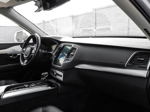 Used 2018 Volvo XC90 T5 Momentum w/ Convenience Package image 19