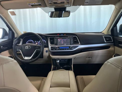 Used 2019 Toyota Highlander XLE AWD/4WD image 10