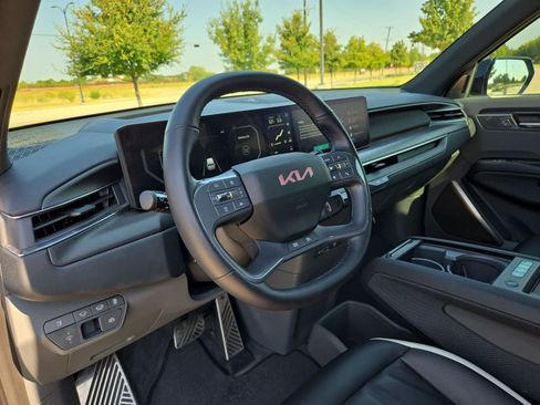 Used 2024 Kia EV9 GT-Line AWD/4WD image 2