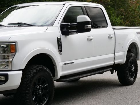 Used 2022 Ford F250 Lariat w/ Tremor Off-Road Package image 31