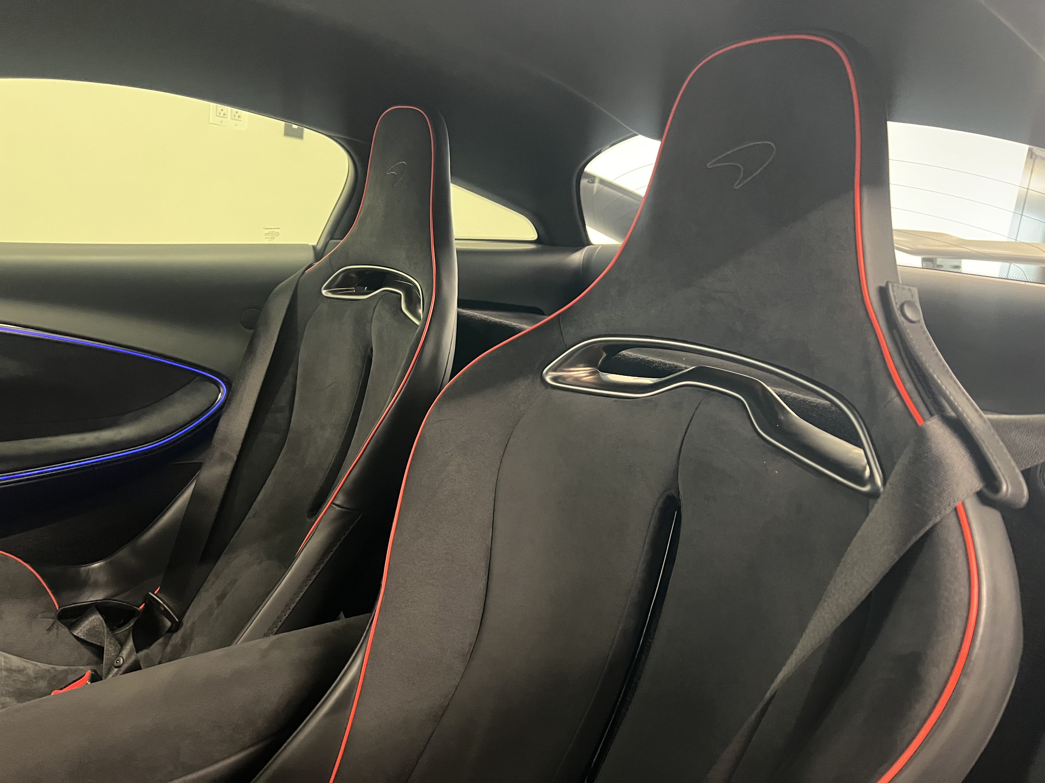 Used 2023 McLaren Artura RWD image 10