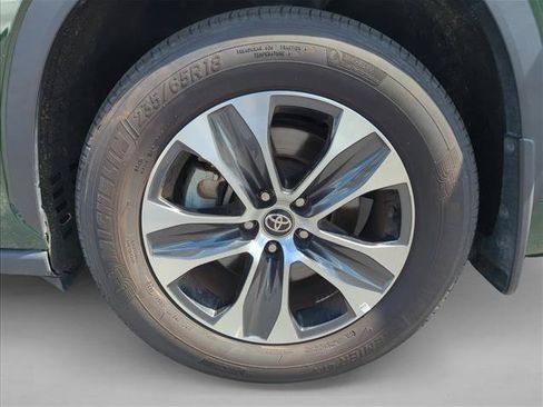 Used 2025 Toyota Highlander XLE AWD/4WD image 10