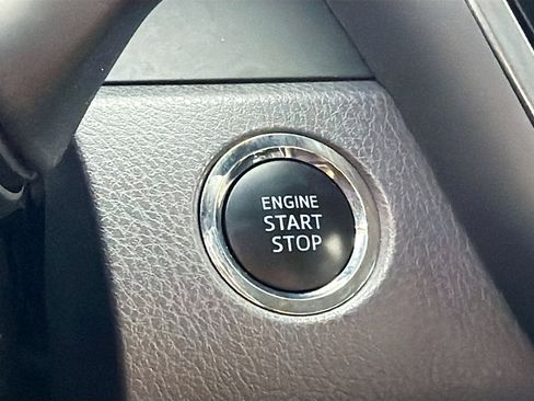 Used 2018 Toyota Camry XLE FWD image 8