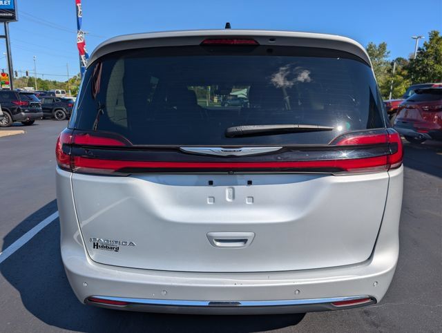 Used 2024 Chrysler Pacifica Touring-L FWD image 4
