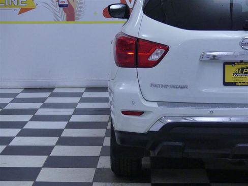 Used 2019 Nissan Pathfinder SV image 30