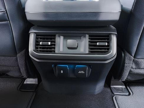 Used 2024 Ford F150 Lariat AWD/4WD image 34