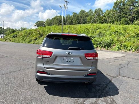 Used 2017 Kia Sorento AWD image 8