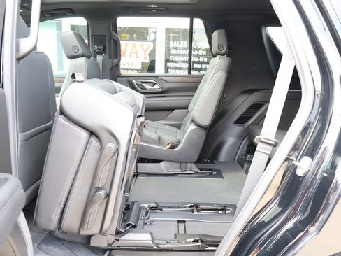 Used 2023 Chevrolet Tahoe Z71 w/ Z71 Off-Road Package AWD/4WD image 29