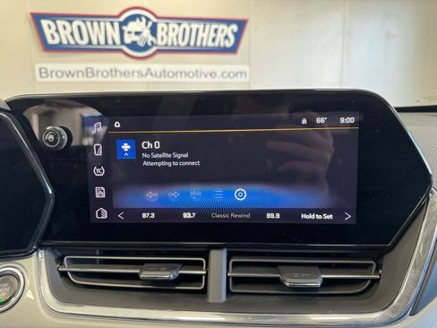 Used 2025 Chevrolet Trax LT w/ LT Convenience Package FWD image 38