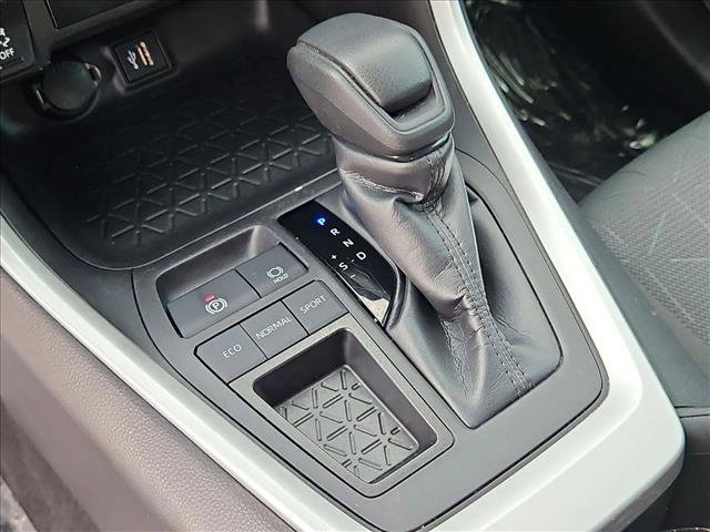 Used 2024 Toyota RAV4 XLE FWD image 17