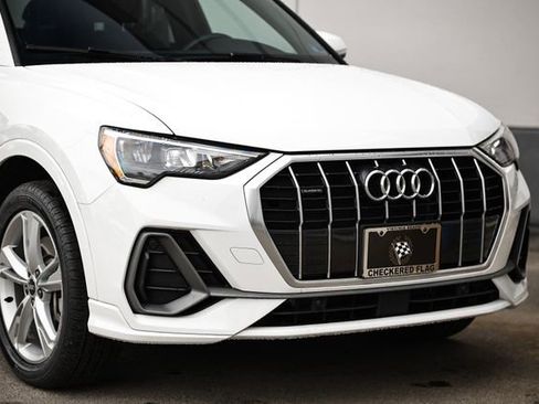 Used 2022 Audi Q3 2.0T Premium w/ Convenience Package image 2
