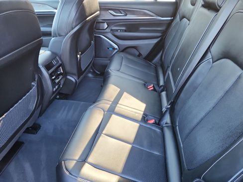 Used 2023 Jeep Grand Cherokee Overland image 5