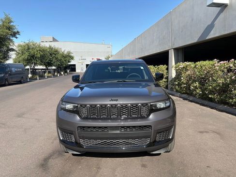 Used 2025 Jeep Grand Cherokee L Altitude AWD/4WD image 4