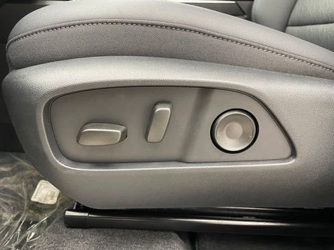 New 2026 Chevrolet Equinox LT w/ Convenience Package II AWD/4WD image 9