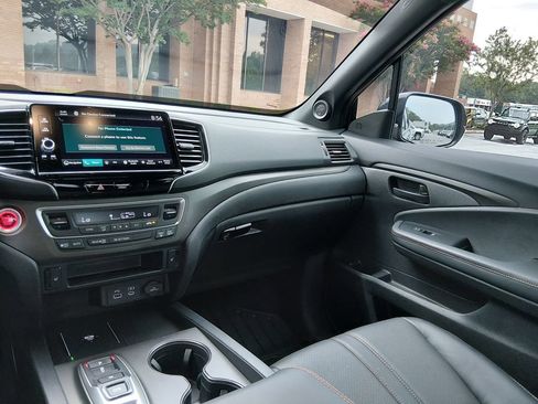 Used 2025 Honda Ridgeline TrailSport image 12