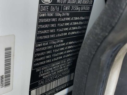 Used 2016 Land Rover Range Rover Supercharged AWD/4WD image 21