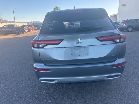 Used 2024 Mitsubishi Outlander SE image 4
