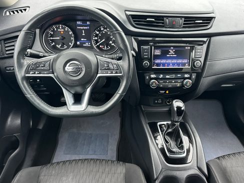 Used 2018 Nissan Rogue SV image 11
