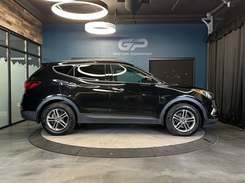 Used 2017 Hyundai Santa Fe Sport AWD/4WD image 2