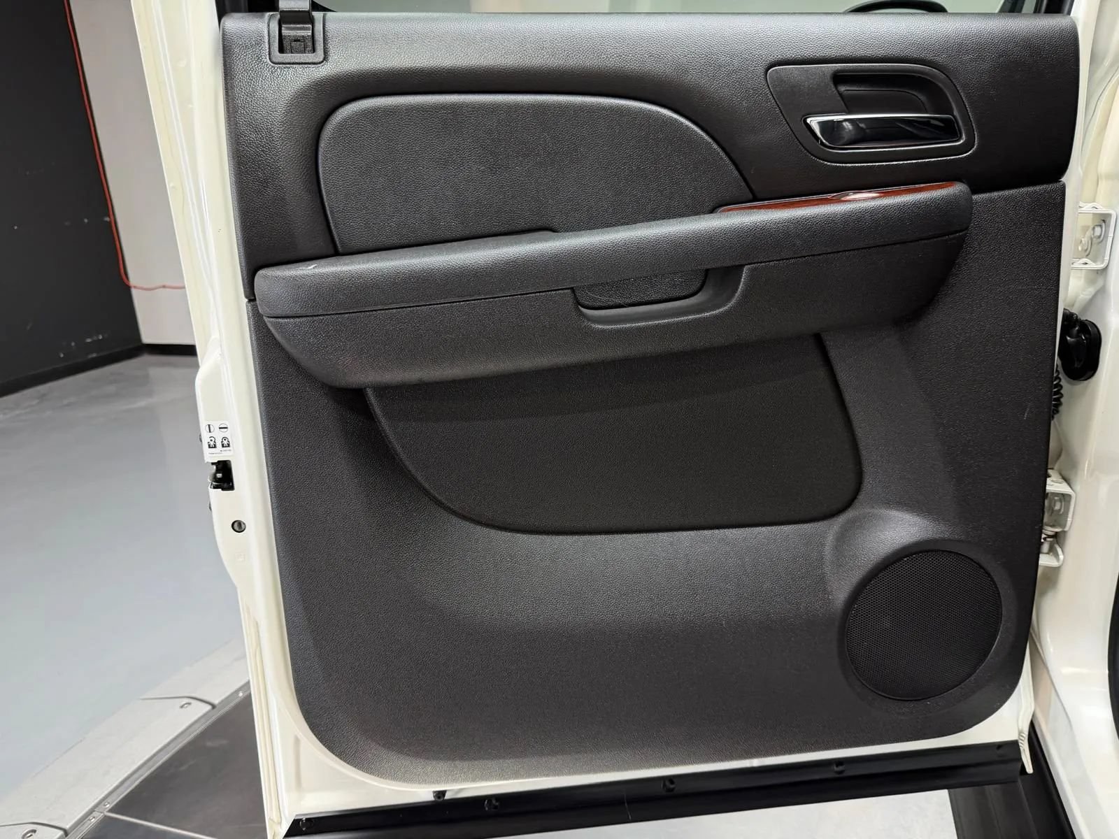 Used 2013 Chevrolet Avalanche LTZ RWD image 15